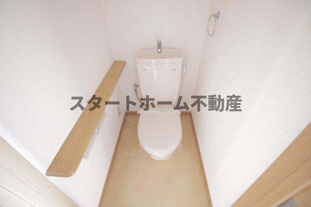 ＪＲ高徳線 吉成駅 徒歩29分 3階建 築22年のトイレ写真