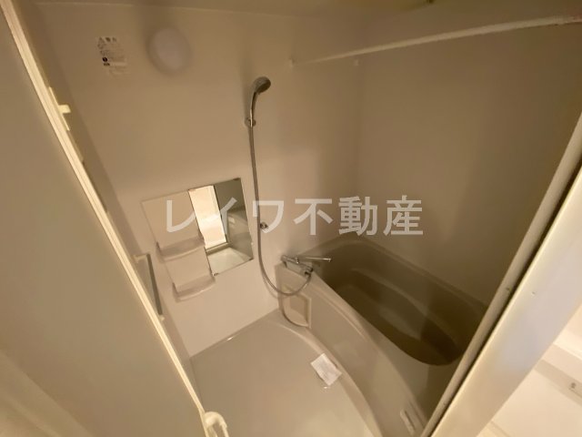 バス・シャワールーム　落ち着いた空間のお風呂です