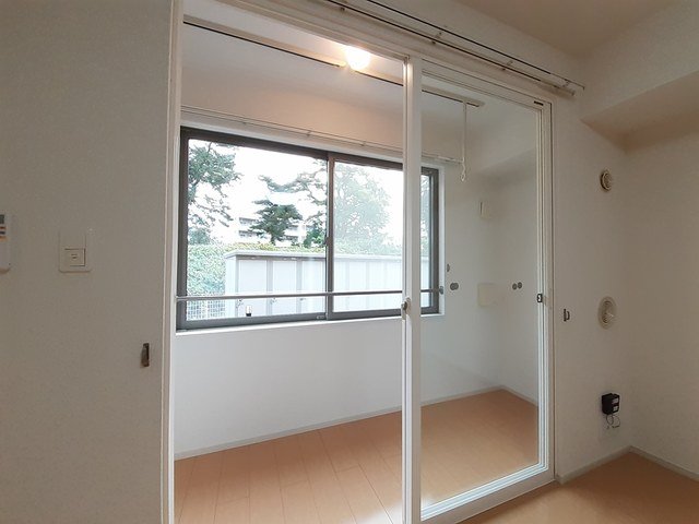 その他部屋・スペース　サンルーム。雨の日や冬でも安心して洗濯物が干せます！