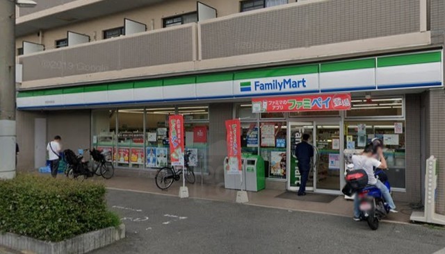 コンビニ　ファミリーマート　吹田内本町（コンビニ）まで459m