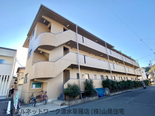 ＪＲ東海道本線 草薙駅 バス乗車時間：20分 最寄りバス停で下車 徒歩1分 3階建 築37年の外観写真