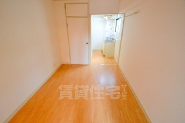 Renatus新大阪 旧アロハ新大阪の居間写真