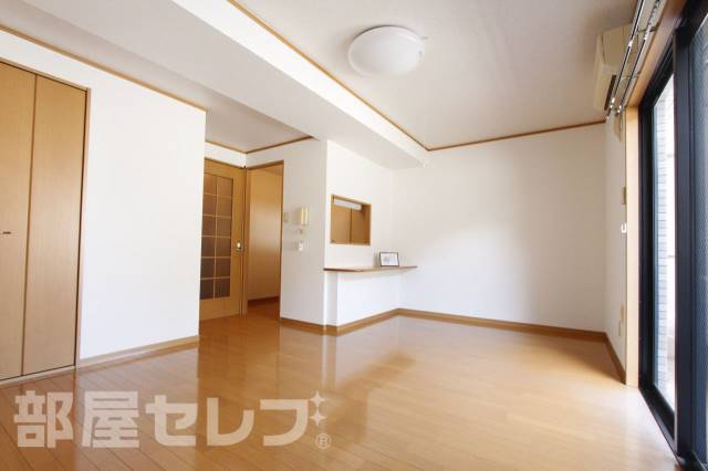 プレシャス鴨付の居間写真