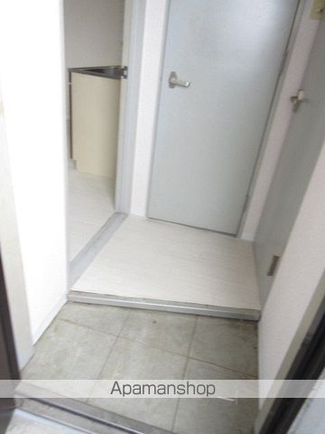 ビッグバーンズマンション本通の玄関写真