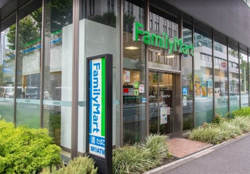 コンビニ　ファミリーマート 青山外苑東通り店（コンビニ）まで650m