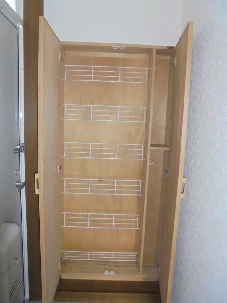 プレミアゆりのきの玄関写真