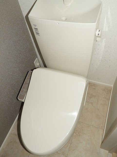 広島高速交通アストラムライン 安東駅 徒歩13分 2階建 築4年のトイレ写真