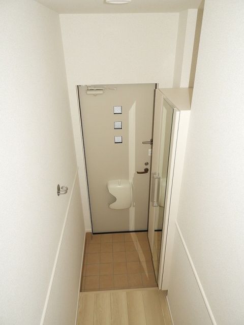 広島高速交通アストラムライン 安東駅 徒歩13分 2階建 築4年の玄関写真