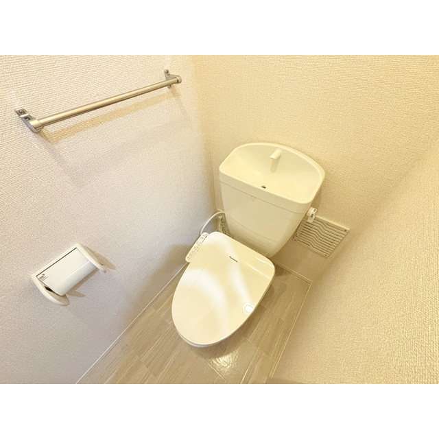 トイレ　清潔感のあるトイレ空間