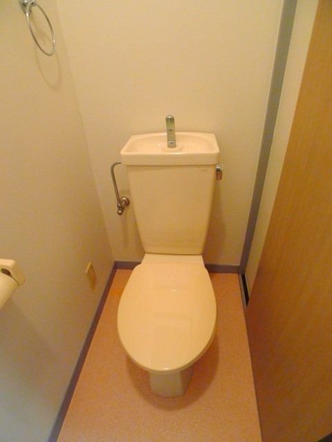 地下鉄桜通線 吹上駅 徒歩7分 4階建 築30年のトイレ写真