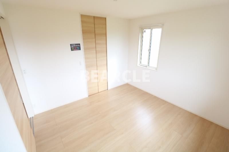 その他部屋・スペース　落ち着いて過ごせるお部屋なので、寝室にいかがでしょうか