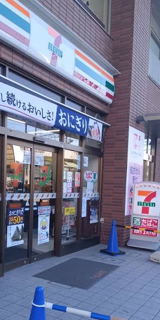 コンビニ　セブンイレブン葛飾亀有駅南口店（コンビニ）まで182m