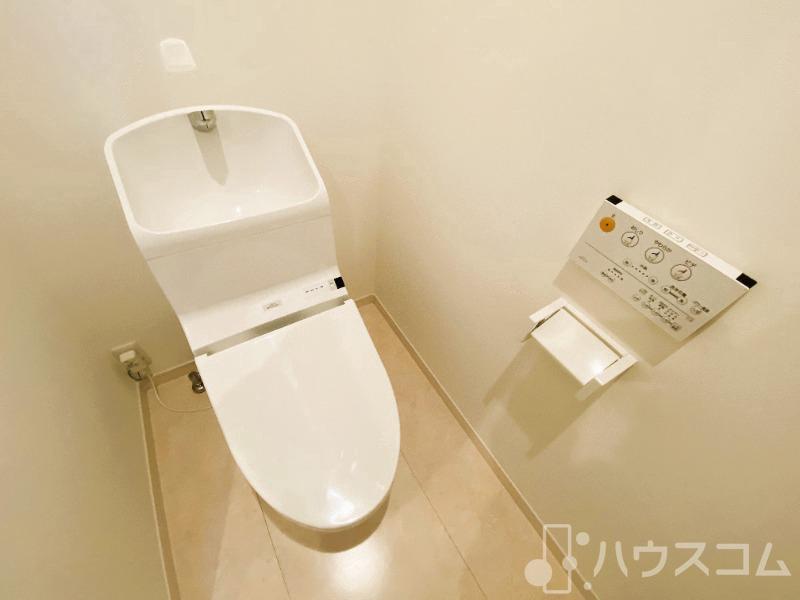 トイレ　温水洗浄便座付きです