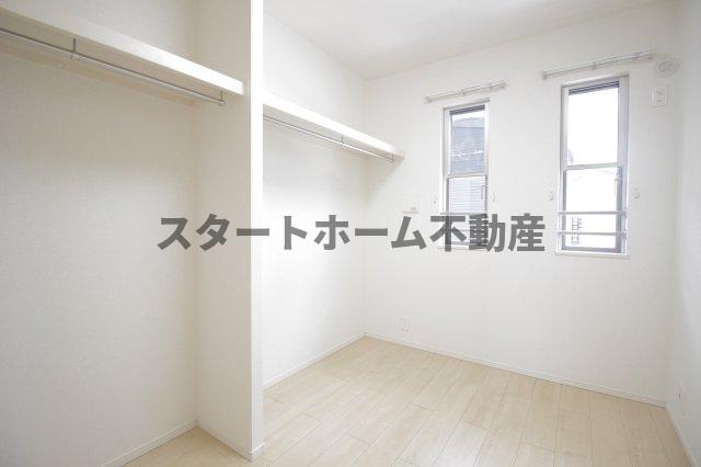 その他部屋・スペース　広くて明るい寝室