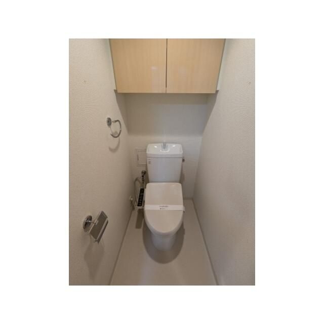 トイレ　落ち着いた色調のトイレです