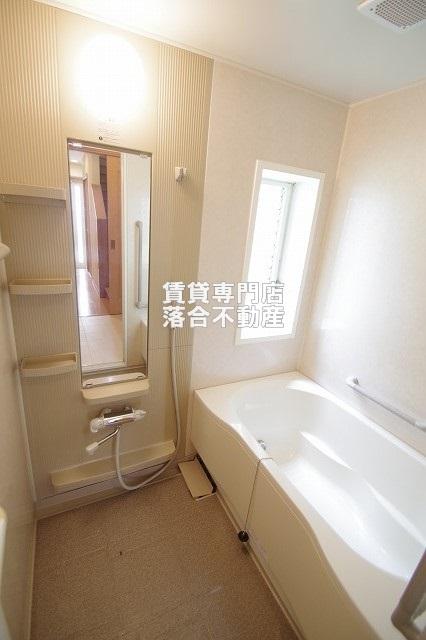 バス・シャワールーム　追い炊き機能付き