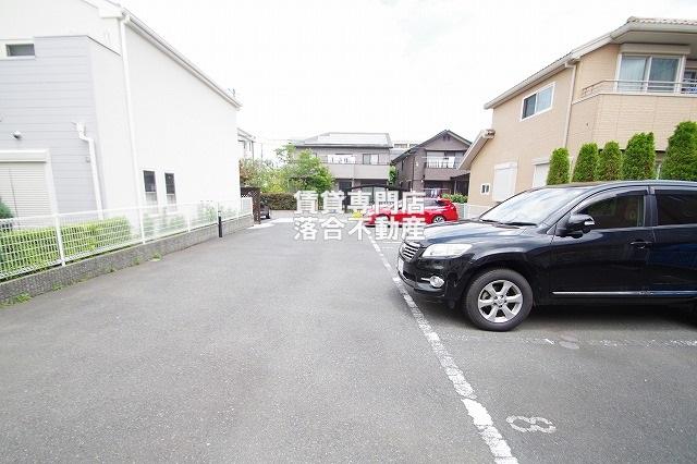 駐車場　敷地内駐車場完備