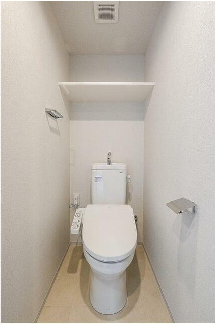 トイレ　ウォシュレット付きが嬉しいトイレです。