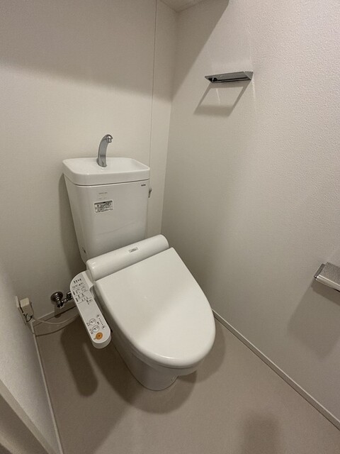 トイレ　※写真は同タイプ住戸です。