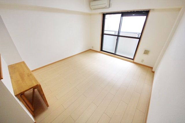居室・リビング　同物件別部屋写真