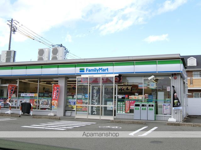 コンビニ　ファミリーマート（コンビニ）まで375m