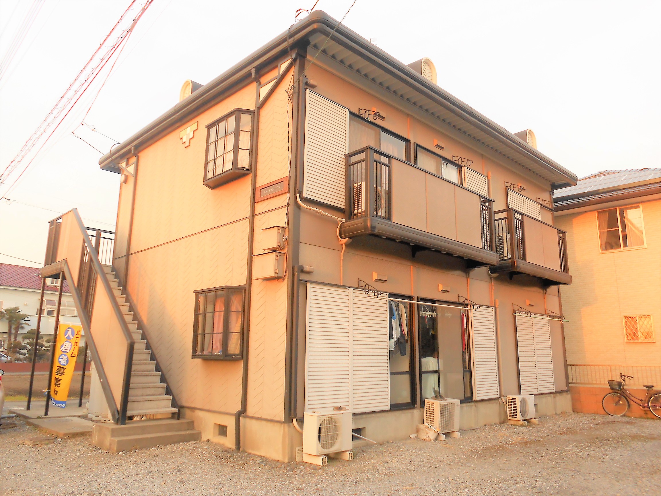 建物外観　2階のお部屋！広めの1LDKで、この賃料はお得！