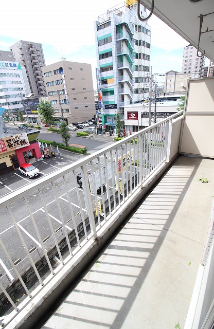 バルコニー　別部屋のお写真になります。