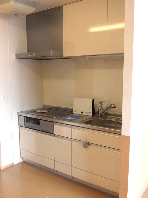 キッチン　ＩＨクッキングヒーター付きのシステムキッチン