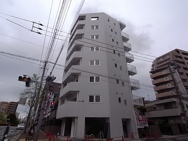 【神戸市灘区水道筋のマンションの建物外観】