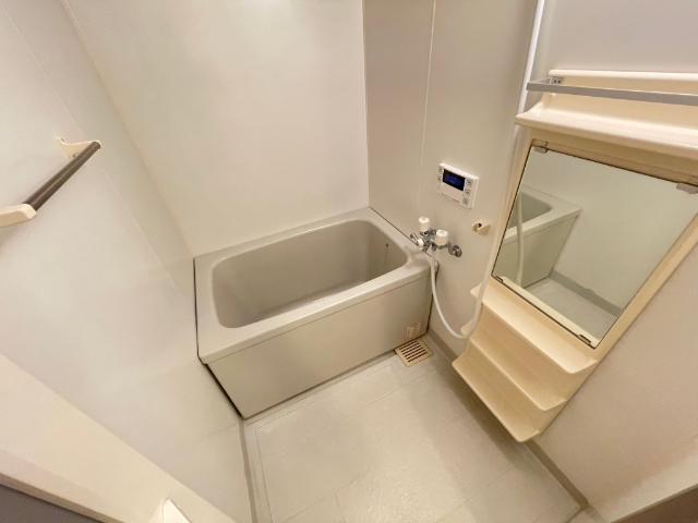 バス・シャワールーム　追い焚き機能付きです