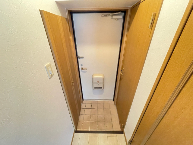 玄関　玄関先収納がございます