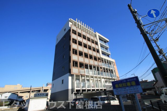 【MDIミルファルコ下曽根駅前の建物外観】