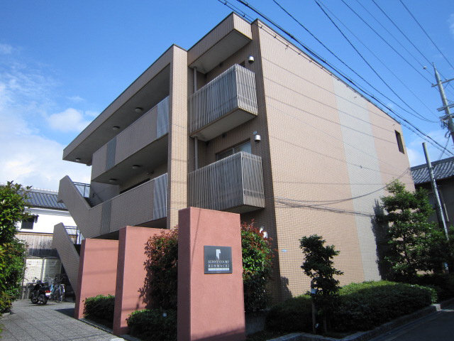 建物外観　落ち着いた雰囲気の外観です