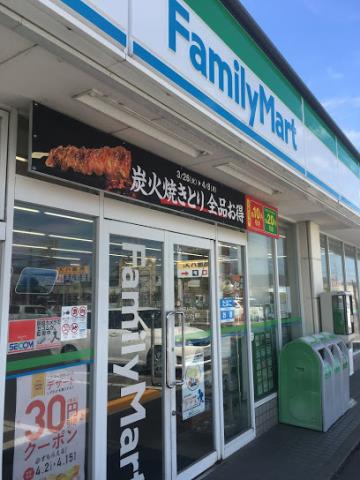 コンビニ　ファミリーマート（コンビニ）まで615m