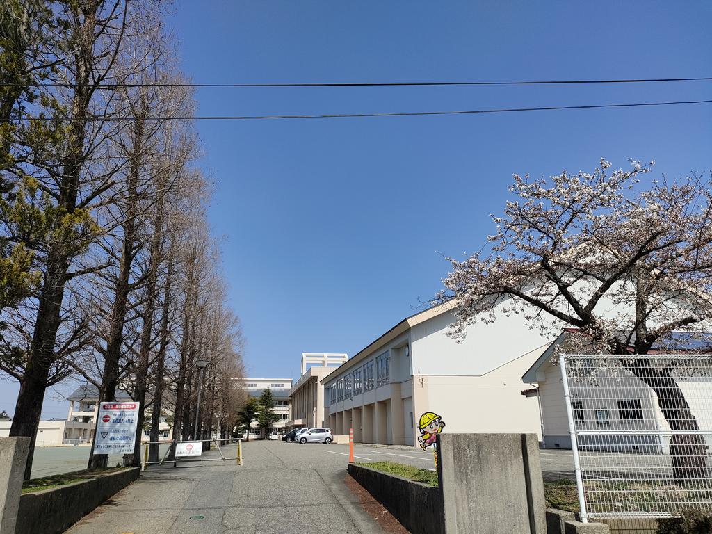 小学校　五泉市立五泉小学校（小学校）まで828m