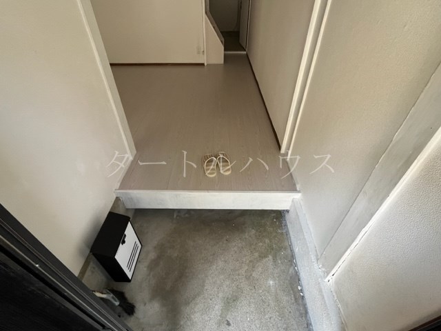 【北条7丁目2階建貸家の玄関】