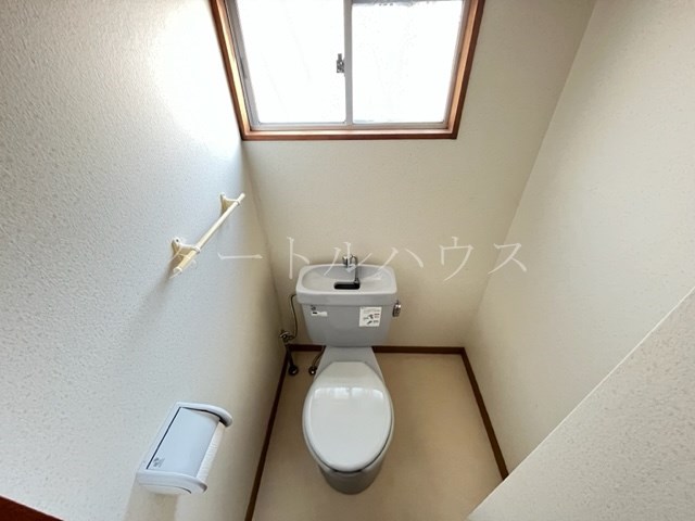 【北条7丁目2階建貸家のトイレ】