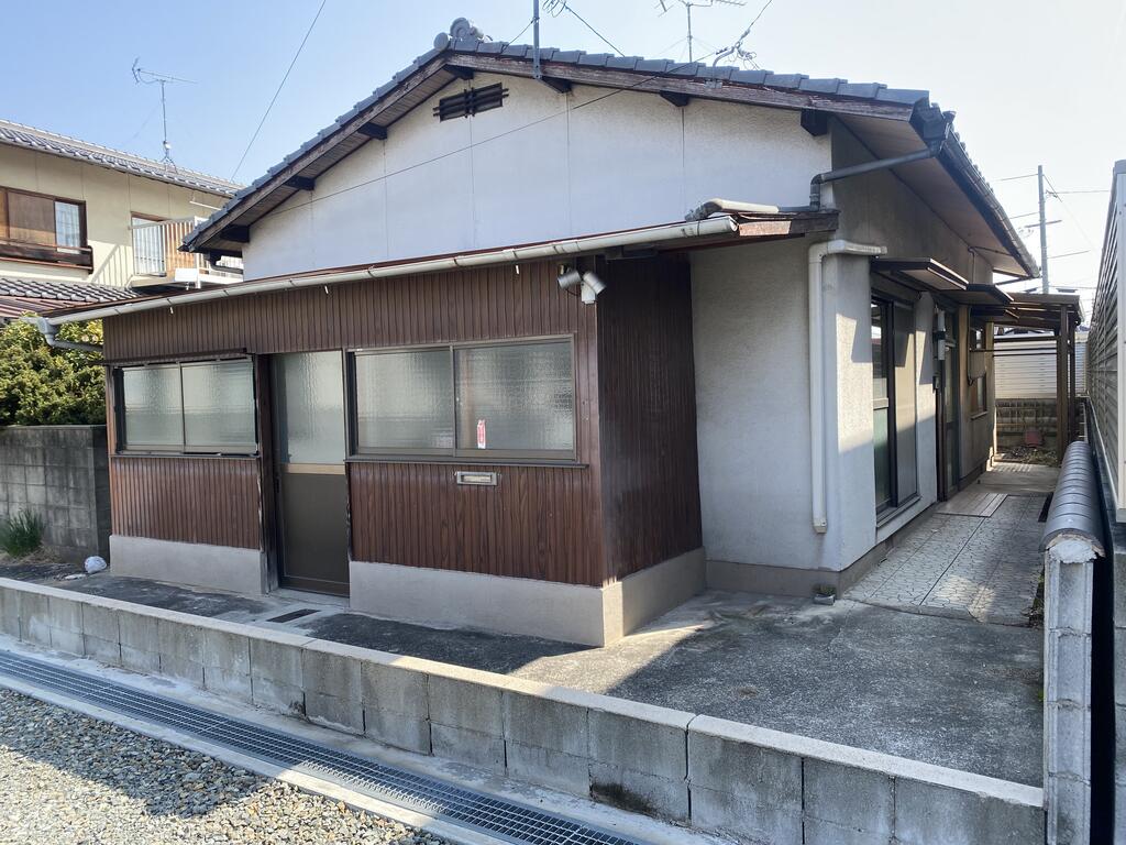 建物外観　駐車場1台付無料