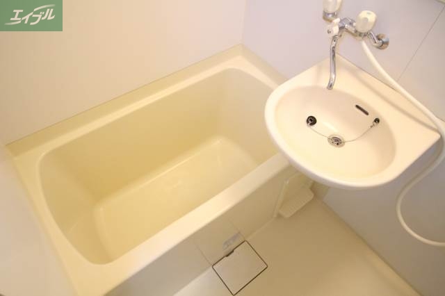 バス・シャワールーム　別のお部屋の写真です。実際とは異なります。