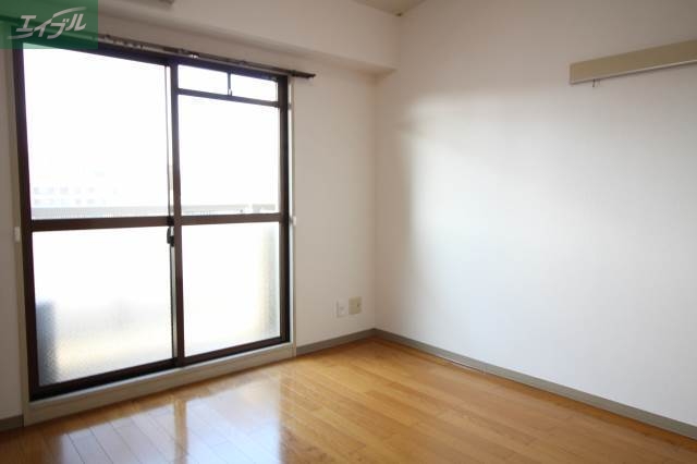 居室・リビング　別のお部屋の写真です。実際とは異なります。