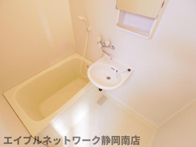 バス・シャワールーム　お風呂で日々の疲れを落としましょう