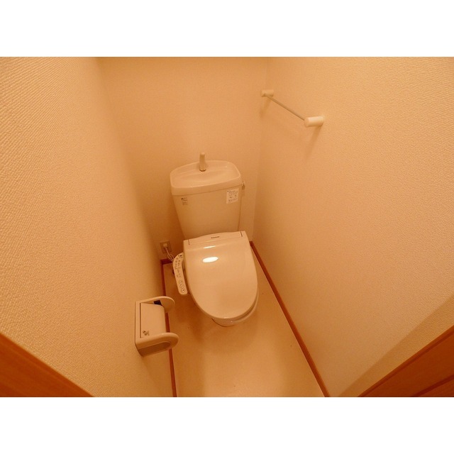【岡谷市田中町のアパートのトイレ】