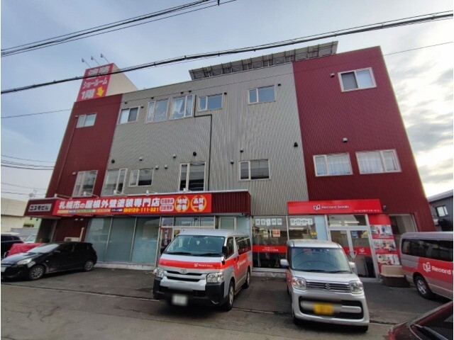 札幌市東区北二十八条東のマンションの建物外観