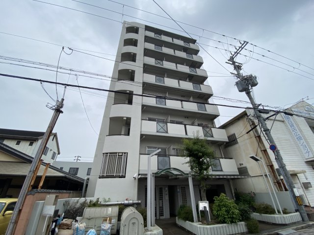 【姫路市広畑区東新町のマンションの建物外観】