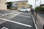 駐車場　入居者専用の駐車場あります（有料）