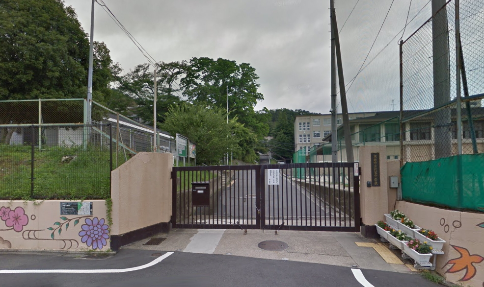 中学校　京都市立衣笠中学校（中学校）まで100m
