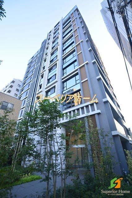 【新宿区南山伏町のマンションの建物外観】