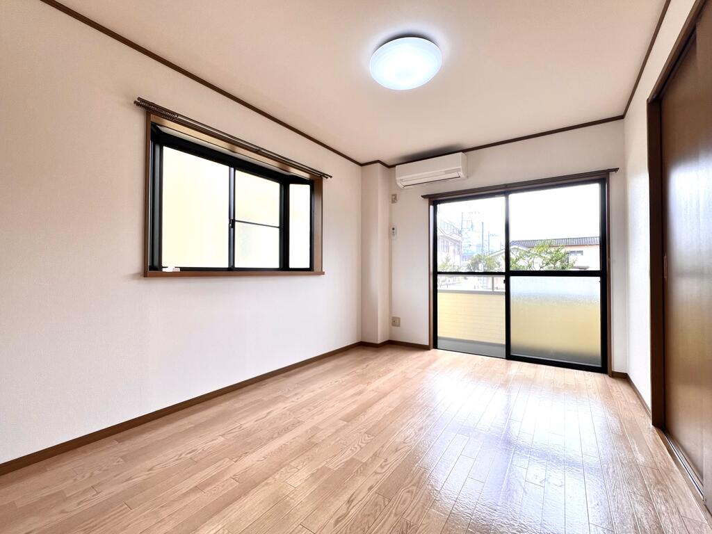 その他部屋・スペース　出窓付きです。