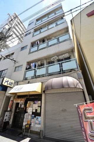 【ビスタ本町の建物外観】