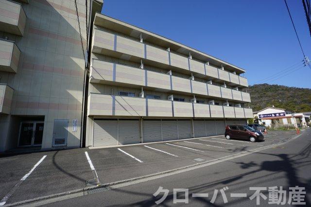 【丸亀市土器町東のマンションの建物外観】